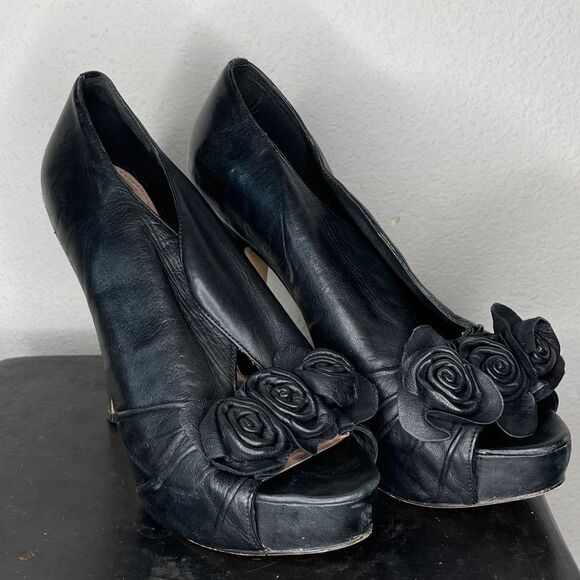 Vince Camuto Mistys Leather Heels - Picture 8 of 8
